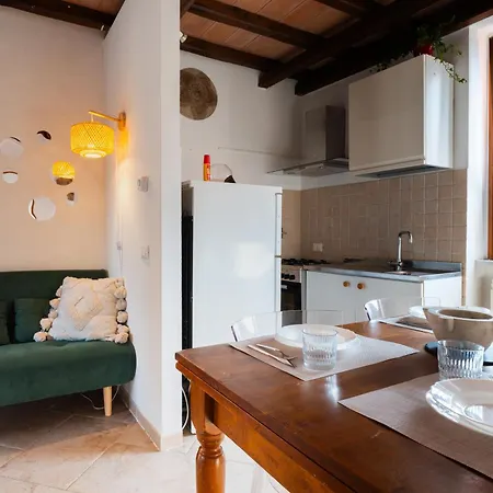 Daire Seaview House Free Parking & Private Garden La Spezia