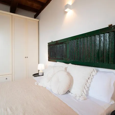 Daire Seaview House Free Parking & Private Garden La Spezia