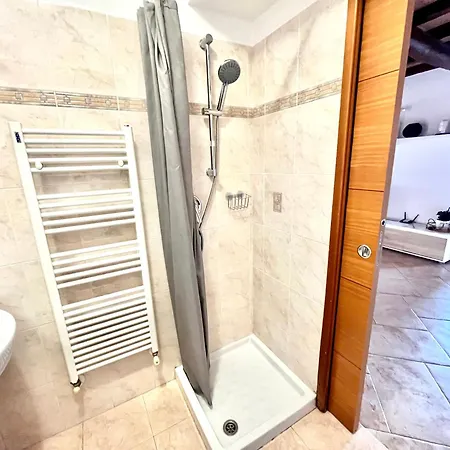 Seaview House Free Parking & Private Garden Apartment La Spezia